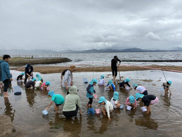 斐川なぎさ公園で元気いっぱい！しじみ採り体験♪